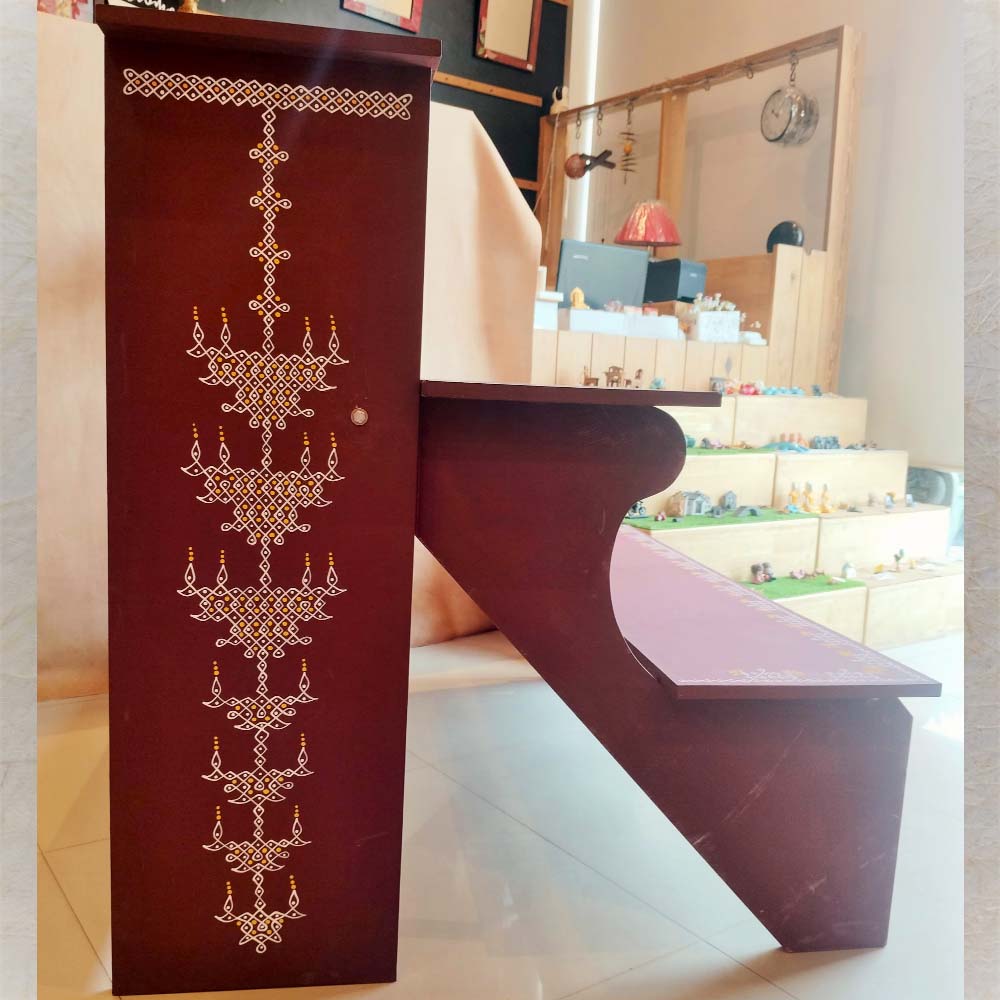 Handcrafted 3-Step Golu Padi - With Floral Border And Deepam Kollam On Stand